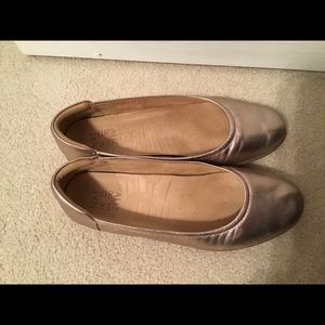 Gold Naturalizer flats